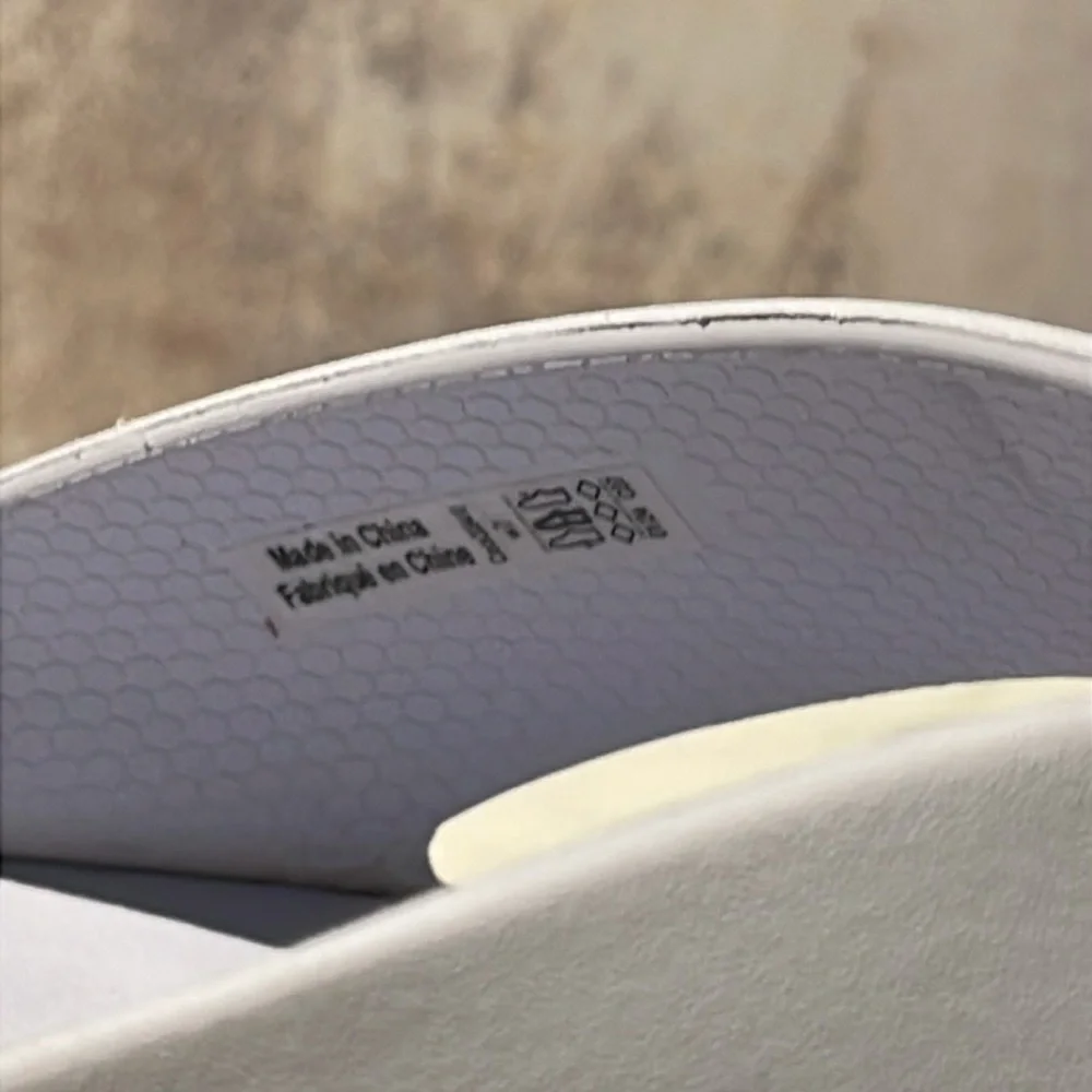 CROCS Light Gray Platform Flip-Flops  (W7) - Picture 5 of 7